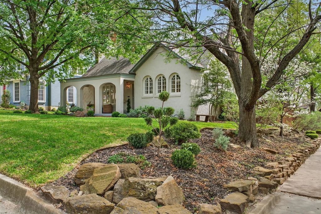 6802 Clayton Avenue, Dallas