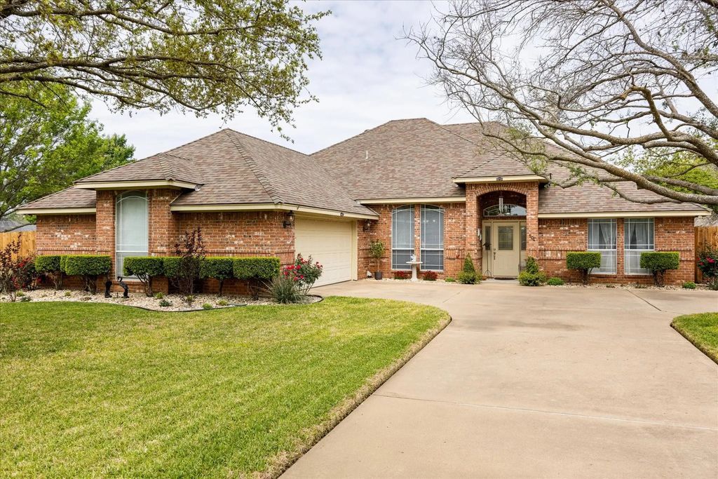 504 Buena Vista Court, Granbury