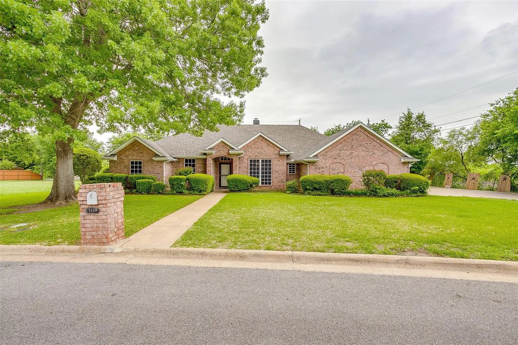 1619 Browning Lane, Cleburne