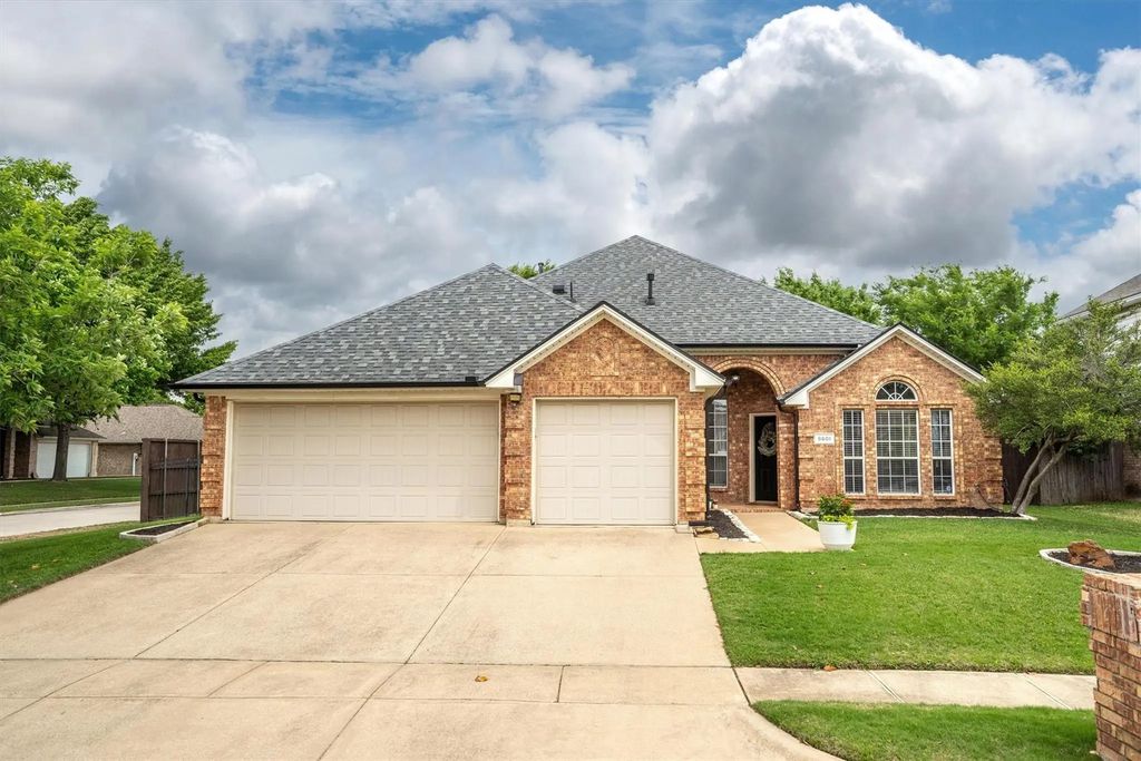 8601 Joshua Court, North Richland Hills