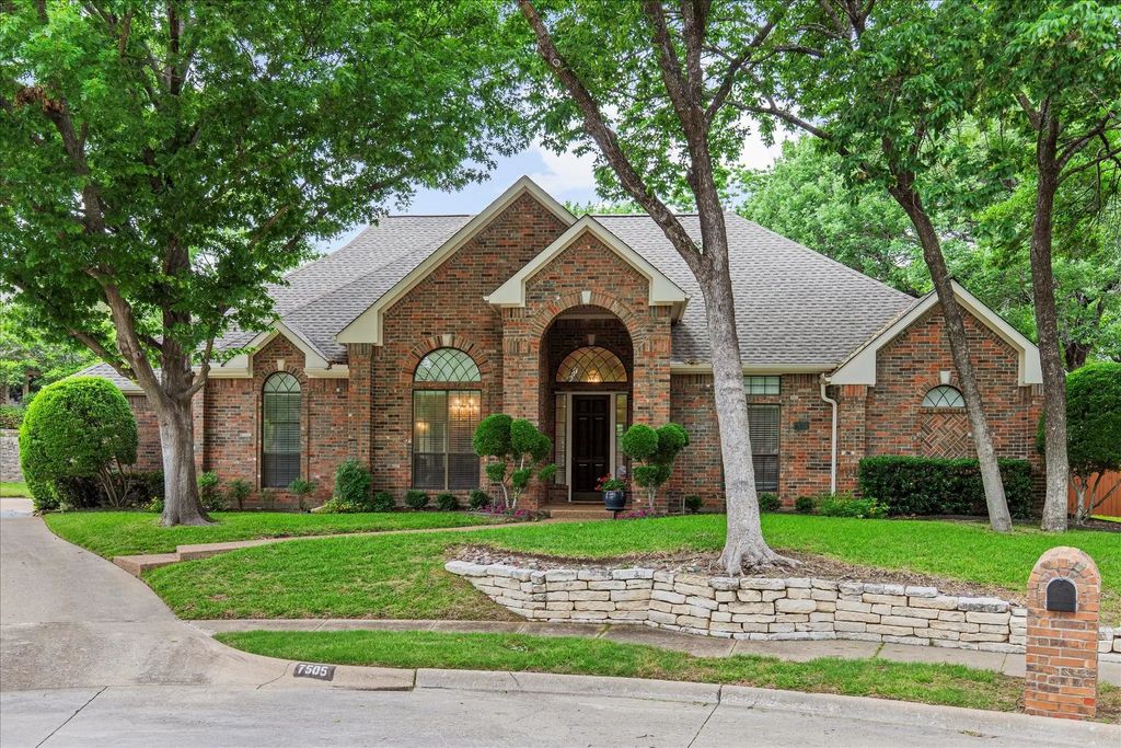 7505 Woodbridge Place, Garland