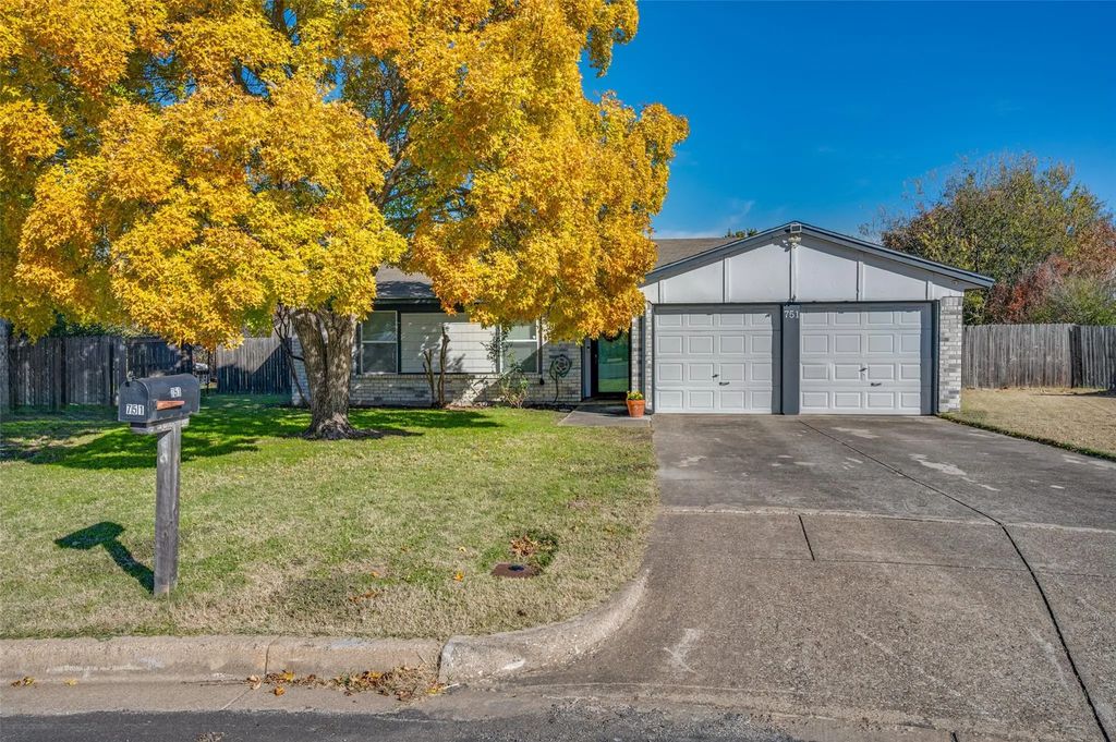 751 Tumbleweed Court, Fort Worth