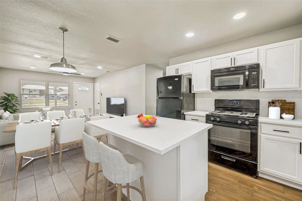 1913 San Antonio Street, Grand Prairie