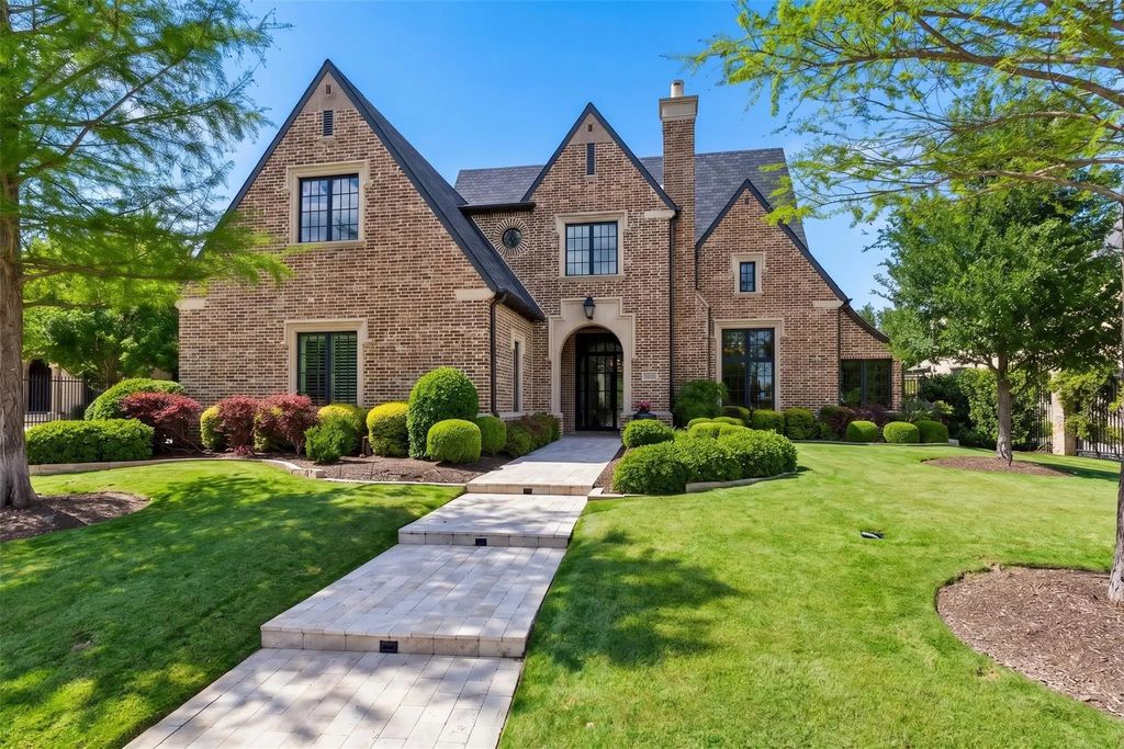 6805 Mulhouse Court, Plano