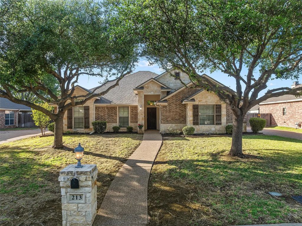 213 Desert Sky Road, Waco