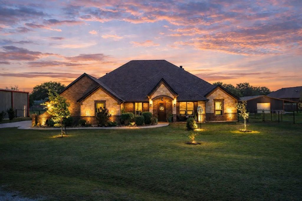 112 Knob Court, Springtown