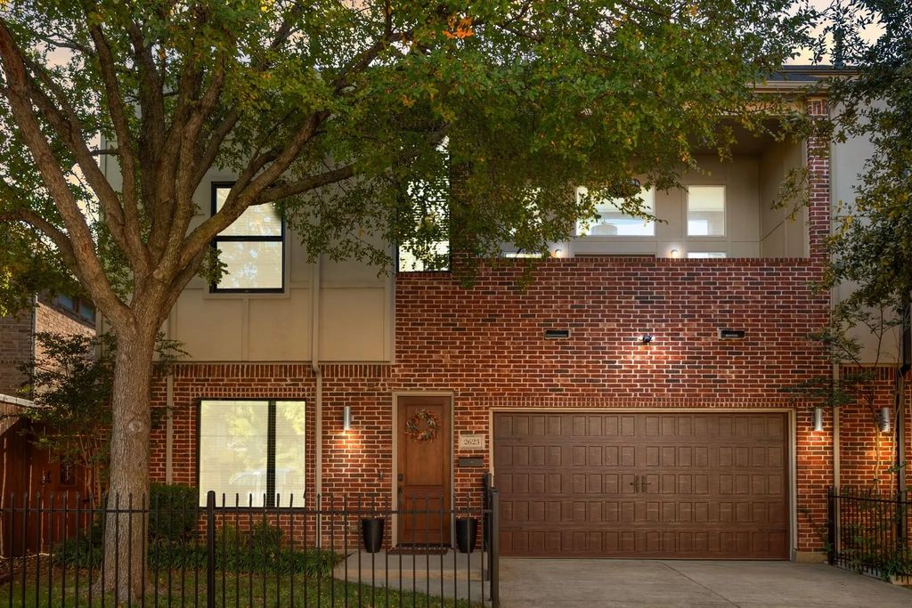 2623 N Garrett Avenue, Dallas