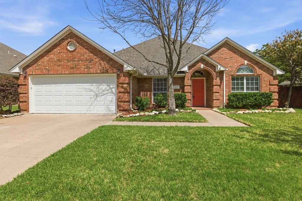 817 Huebner Way, Burleson