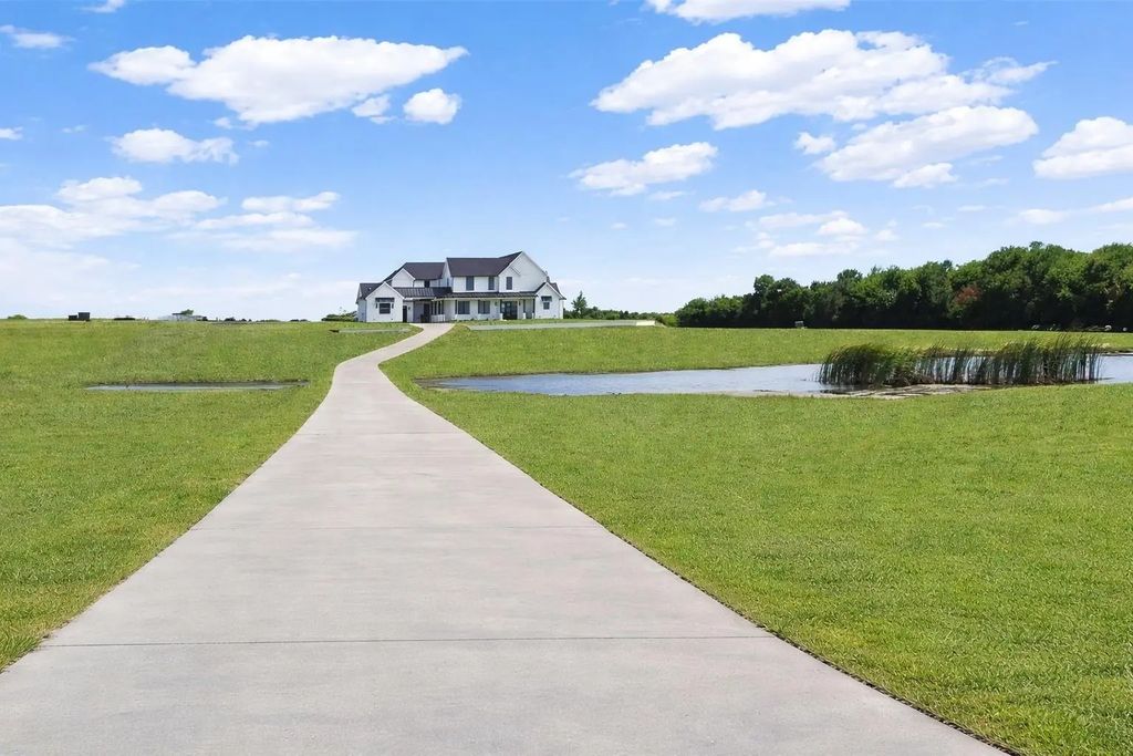4245 County Road 1096, Celeste