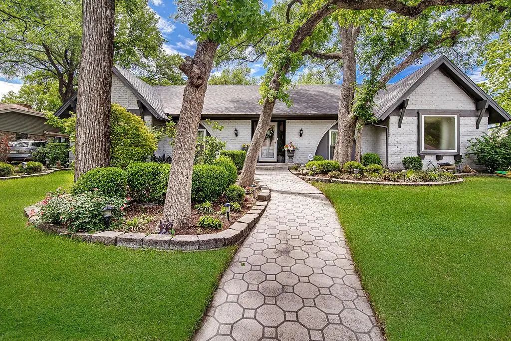 109 Oak Forest Trail, Euless