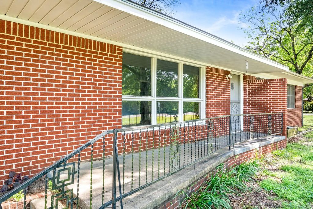 801 N Winnsboro Street, Quitman