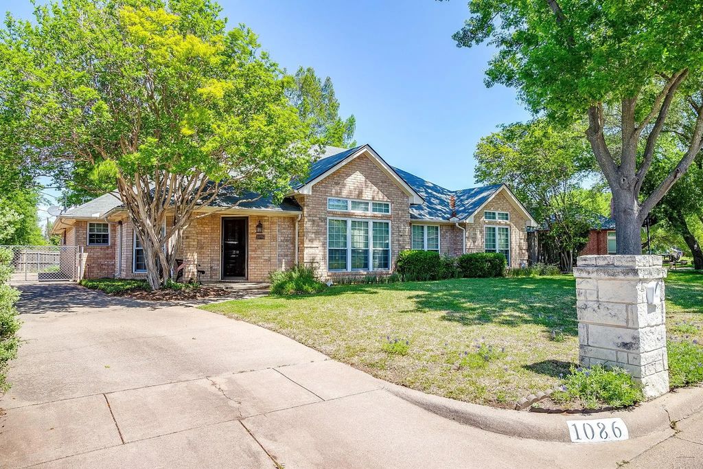 1086 Rock Ridge Drive, Burleson