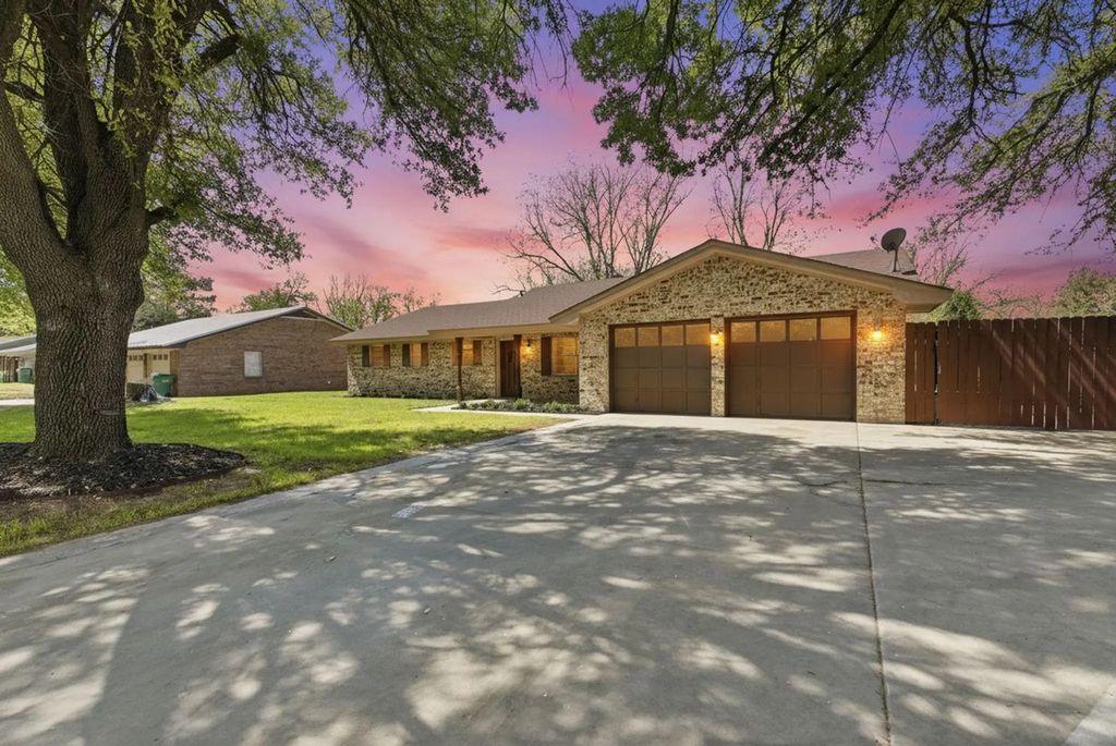 1012 Meadowlark Lane, Stephenville