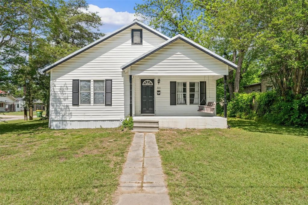 511 W Navasota Street, Groesbeck