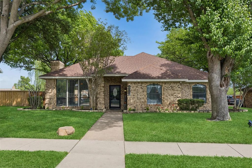 5112 Park Lake Court, Sachse