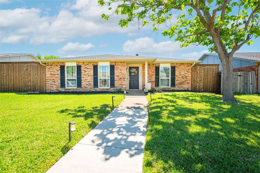 5621 Tucker Street, The Colony