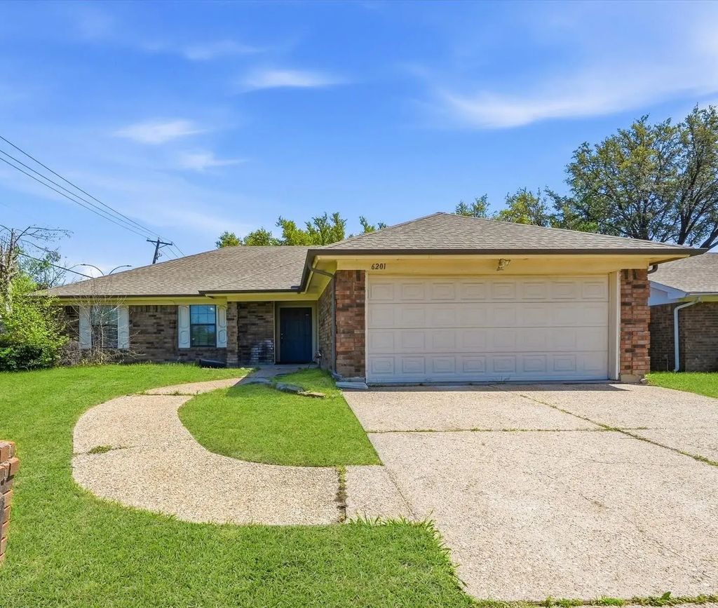 6201 Minuteman Lane, Arlington