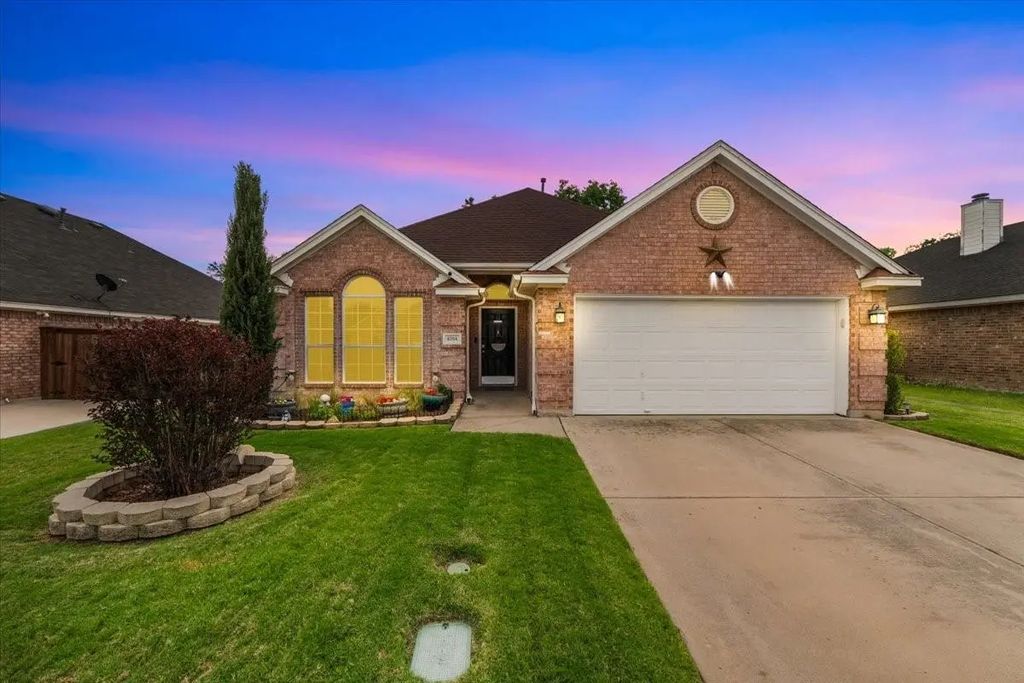 8704 Saranac Trail, Fort Worth
