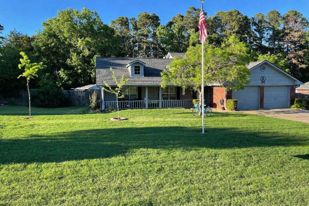 251 County Road 2504, Mineola