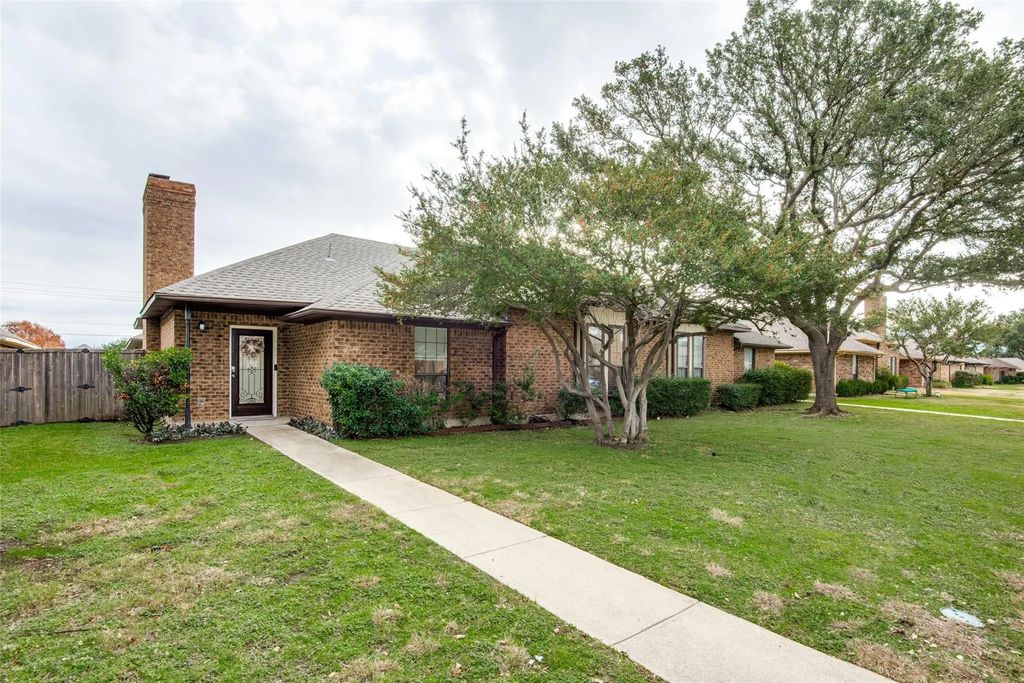 3915 Saint Christopher Lane, Dallas