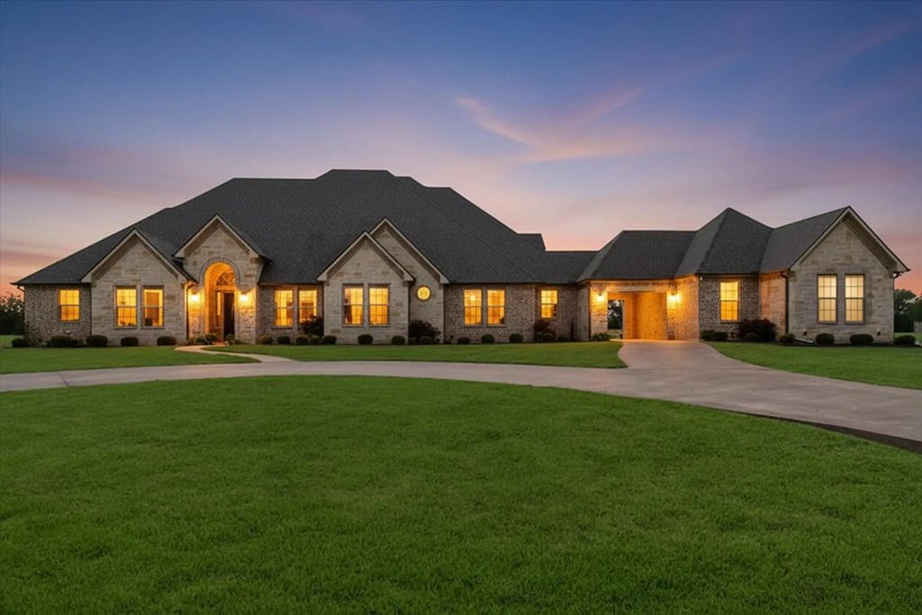 107 Fairway Parks Drive, Corsicana