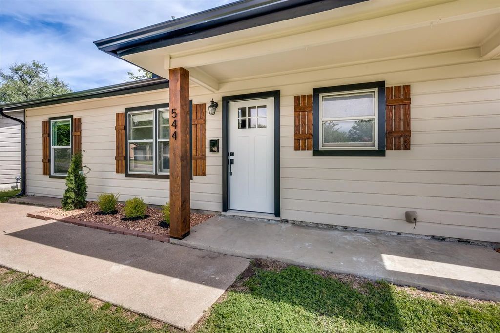 544 Nw King Street, Burleson