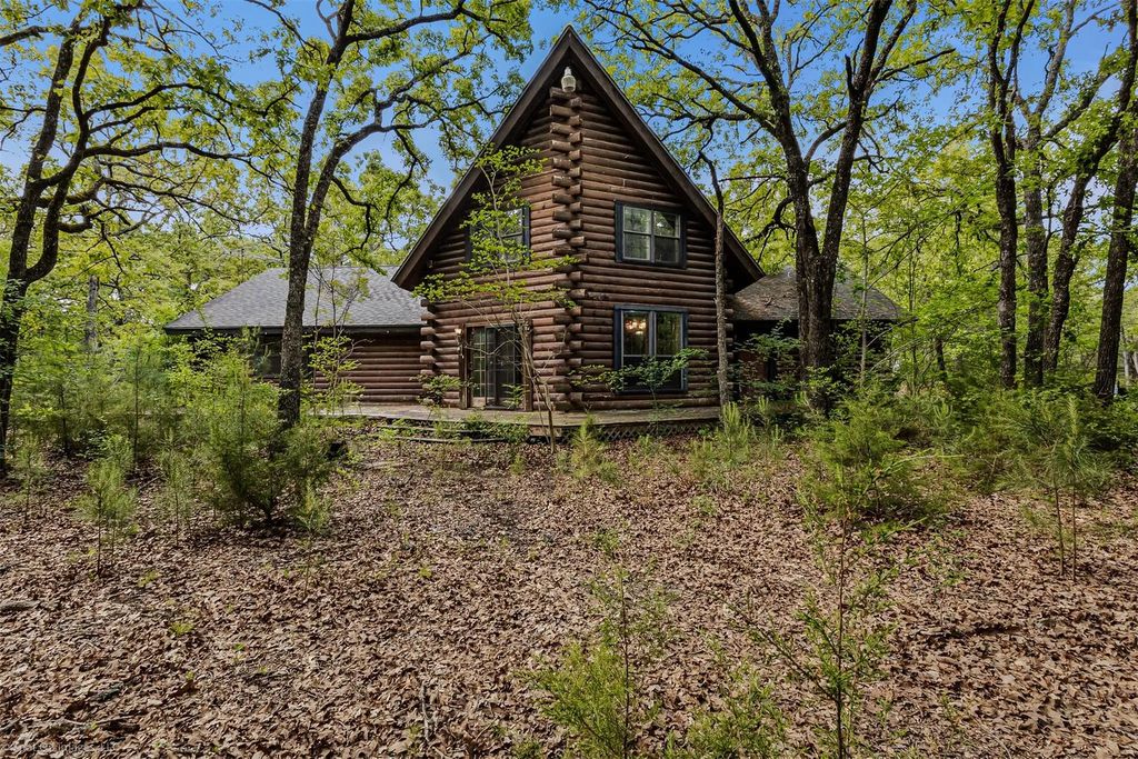 1912 County Road 2293, Quinlan