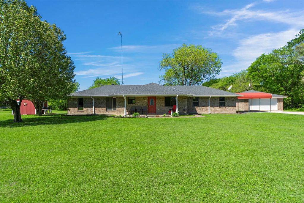 4076 County Road 1088, Celeste