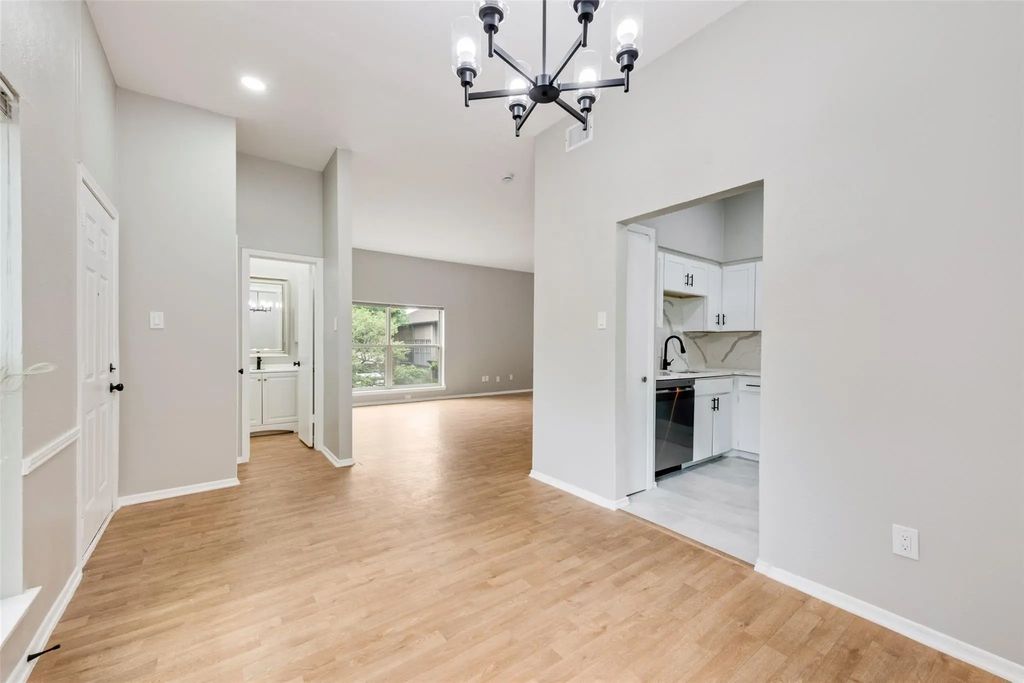 10406 High Hollows Drive 226, Dallas