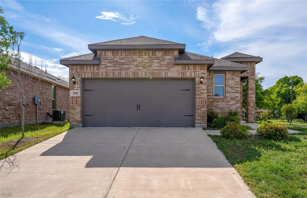 2010 Scarlet Lane, Melissa