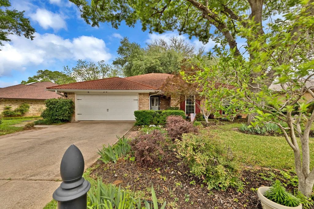 1823 Ridgebrook Drive, Arlington