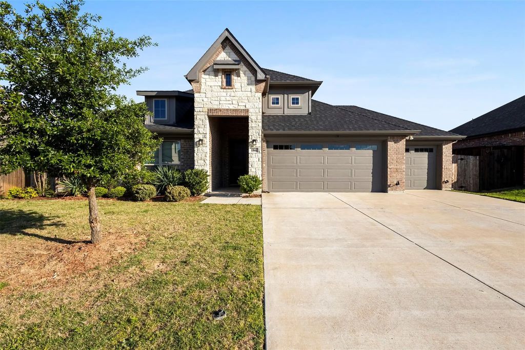 186 Western Way, Waxahachie