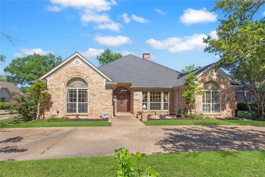 6609 Hollytree Circle, Tyler