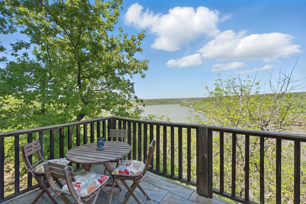 2775 S Lakeview Drive, Gordon
