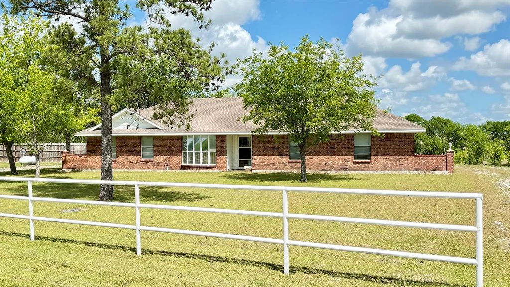 1552 Business 78, Farmersville