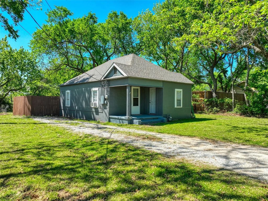 311 W Mckinney Street, Pilot Point