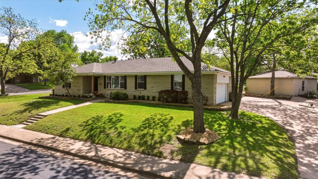 2367 Rockyglen Drive, Dallas