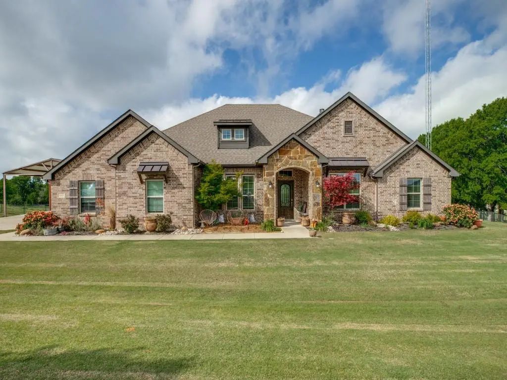 860 Colina Parkway, Farmersville