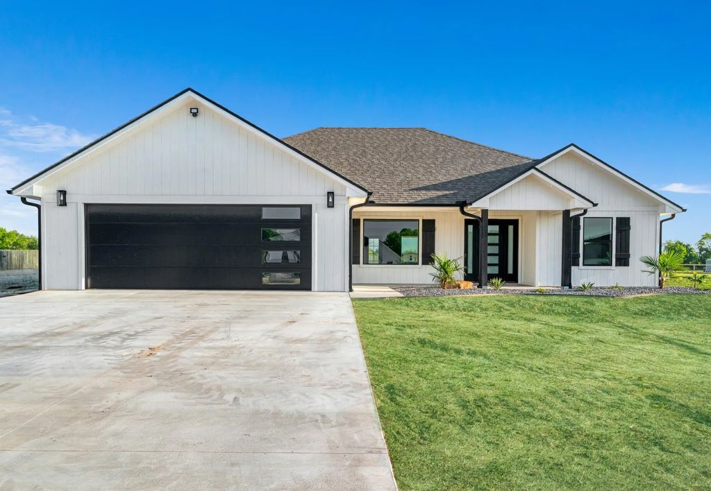 51 Private Road 33039, Brookston