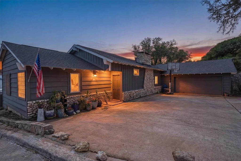 4015 Crescent Drive, Granbury