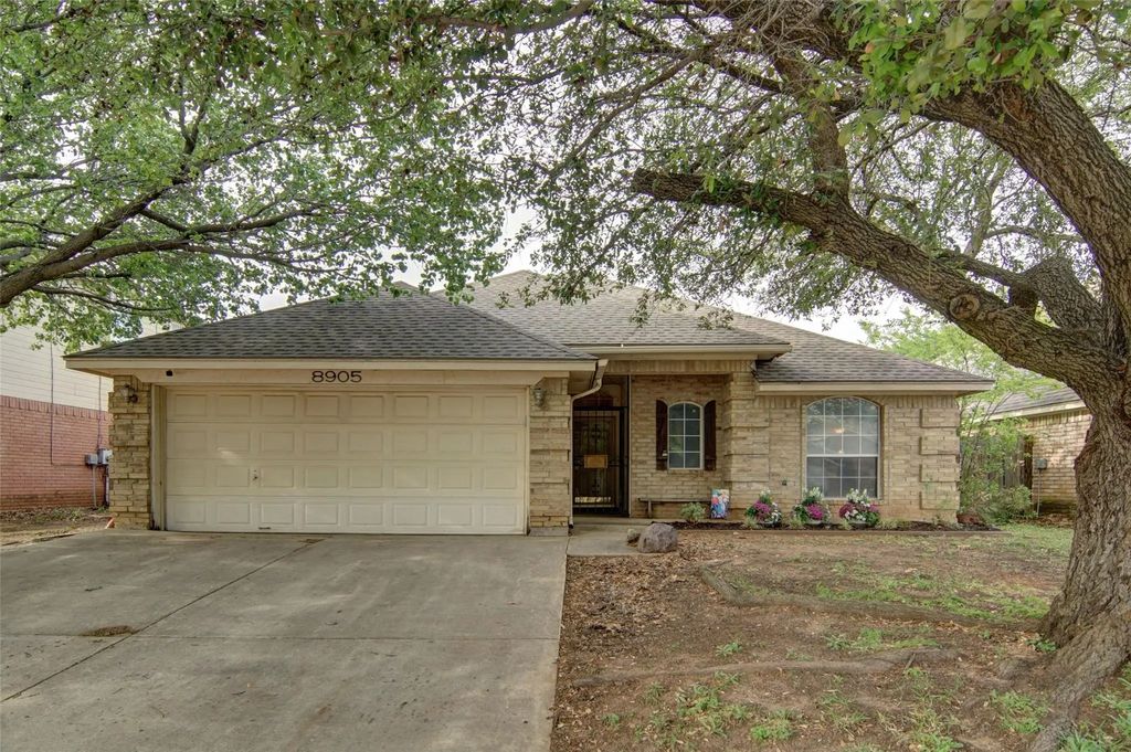 8905 San Joaquin Trail, Fort Worth