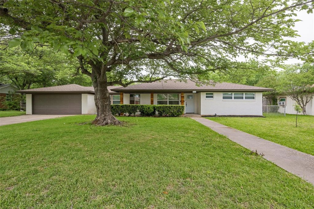 4305 Cummings Drive, North Richland Hills