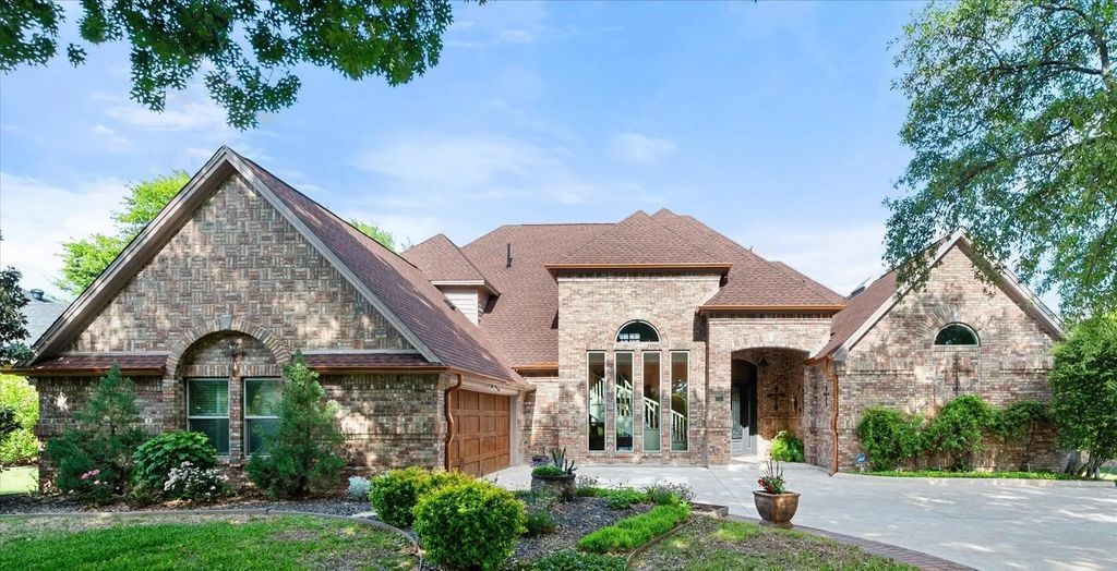 814 Muirfield Drive, Mansfield