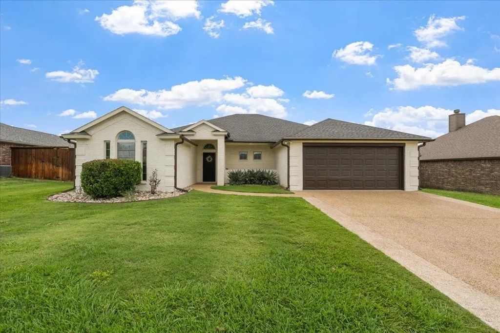 909 Winged Foot, Corsicana