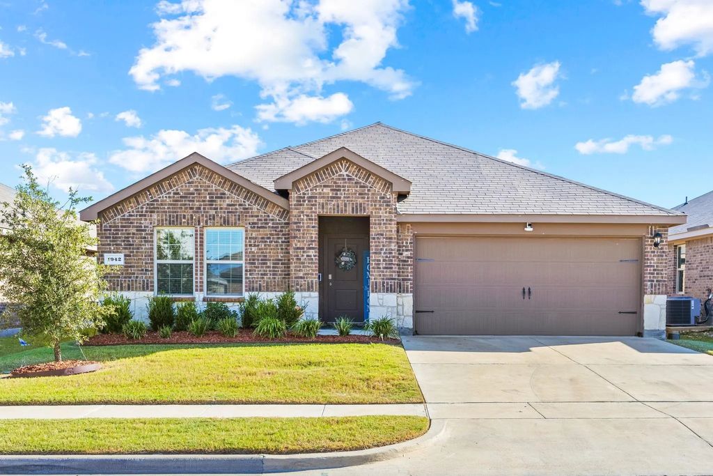 1942 Duskwood Drive, Lancaster