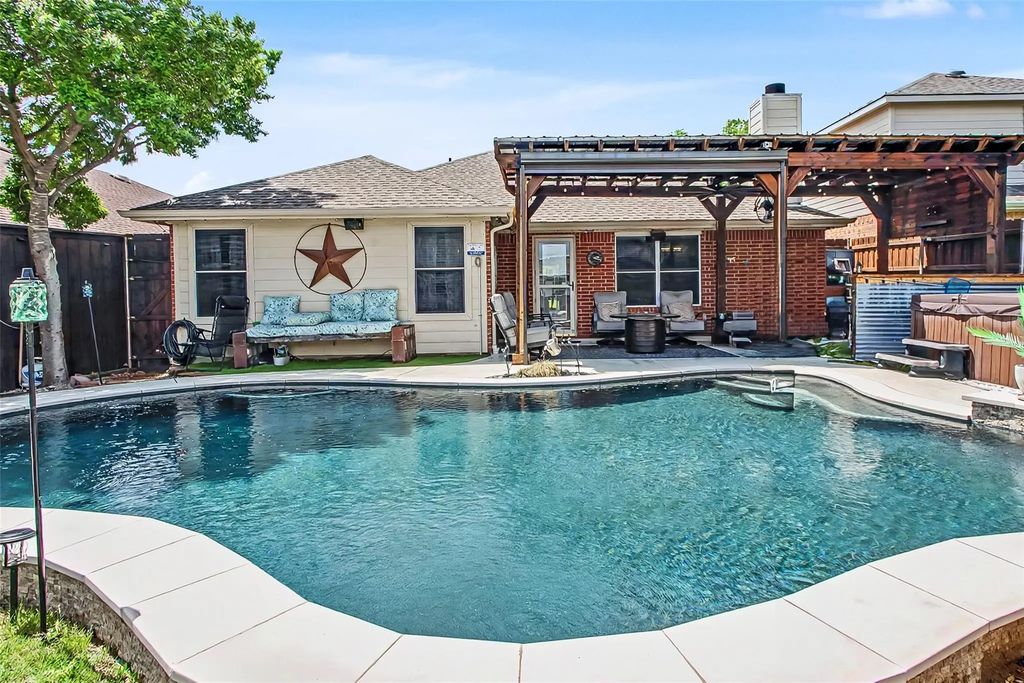 11820 Gold Creek Drive E, Fort Worth