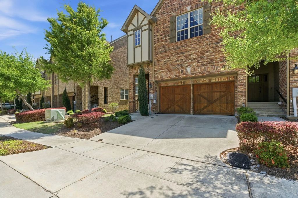 564 Waterloo Drive, Lewisville