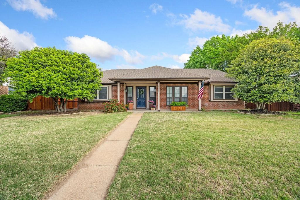 1201 Colmar Drive, Plano