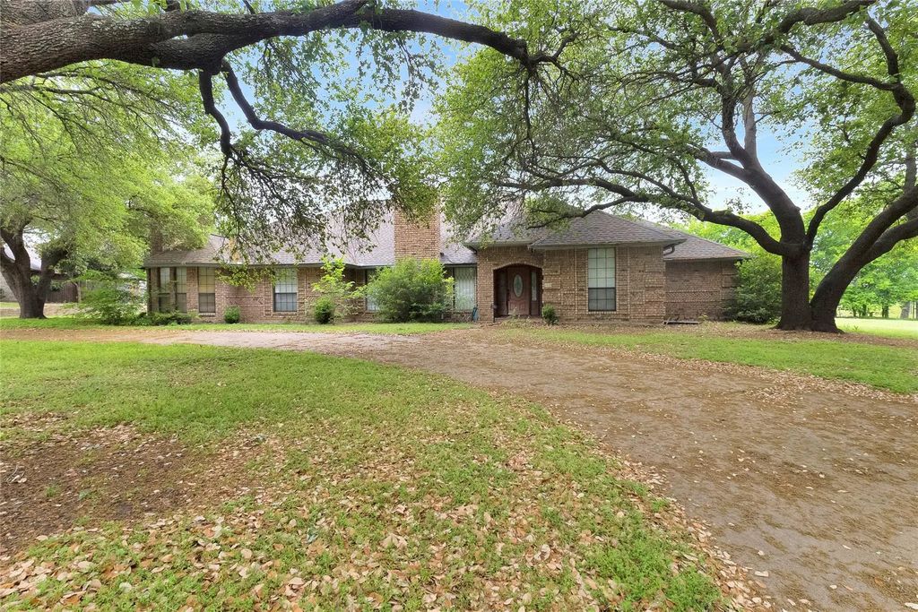 1020 Crystal Lane, Crowley