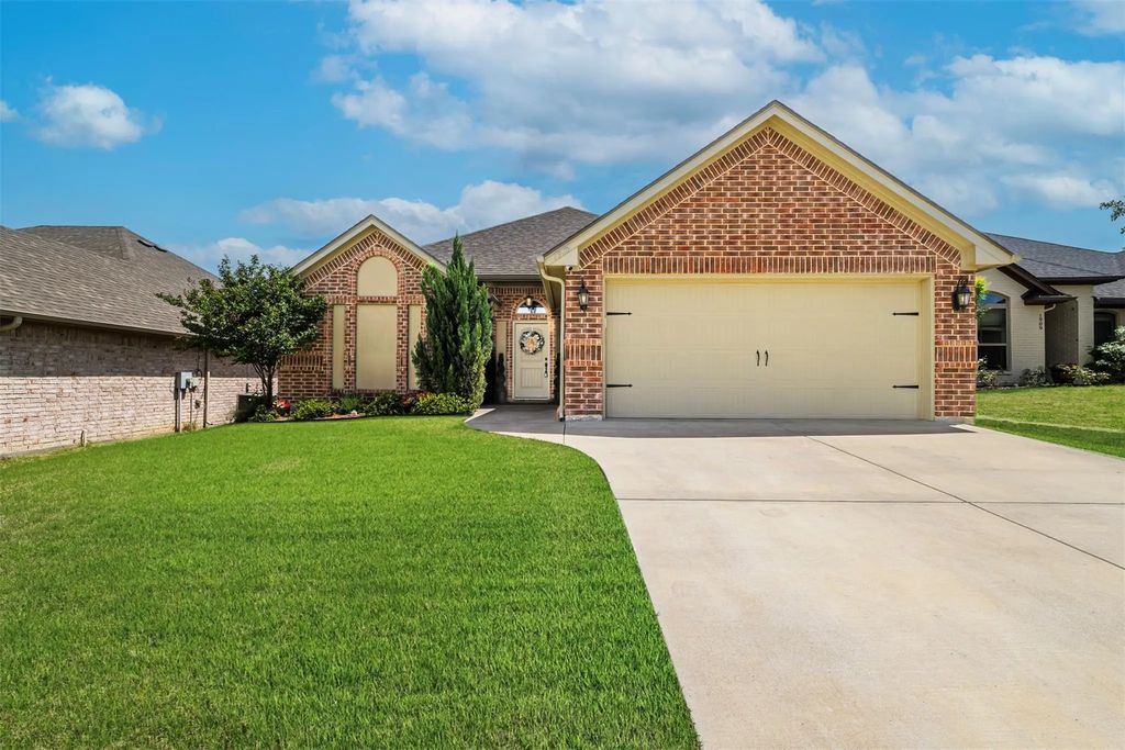 1905 Town Creek Circle, Weatherford